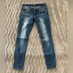 EUC 2/26 Lucky Brand Charlie Skinny Jeans